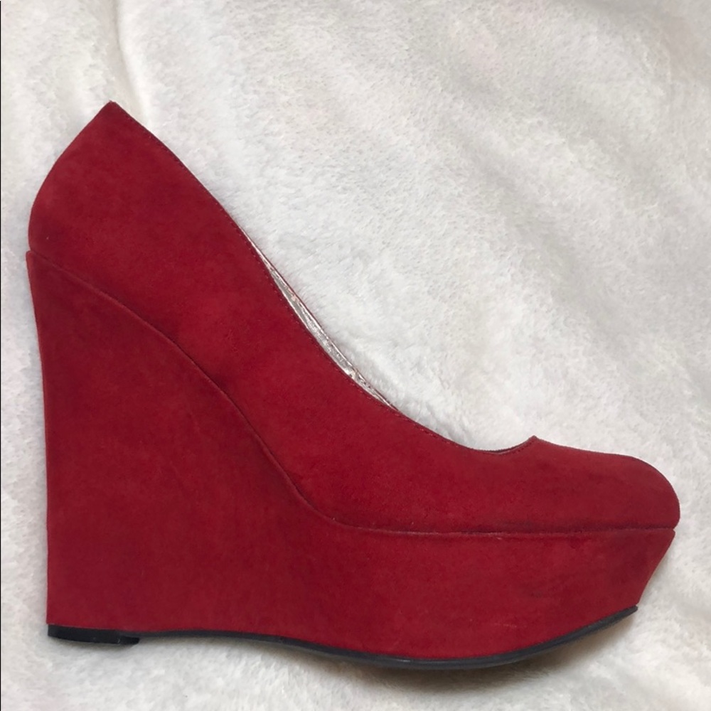 Women’s red wedges size 7